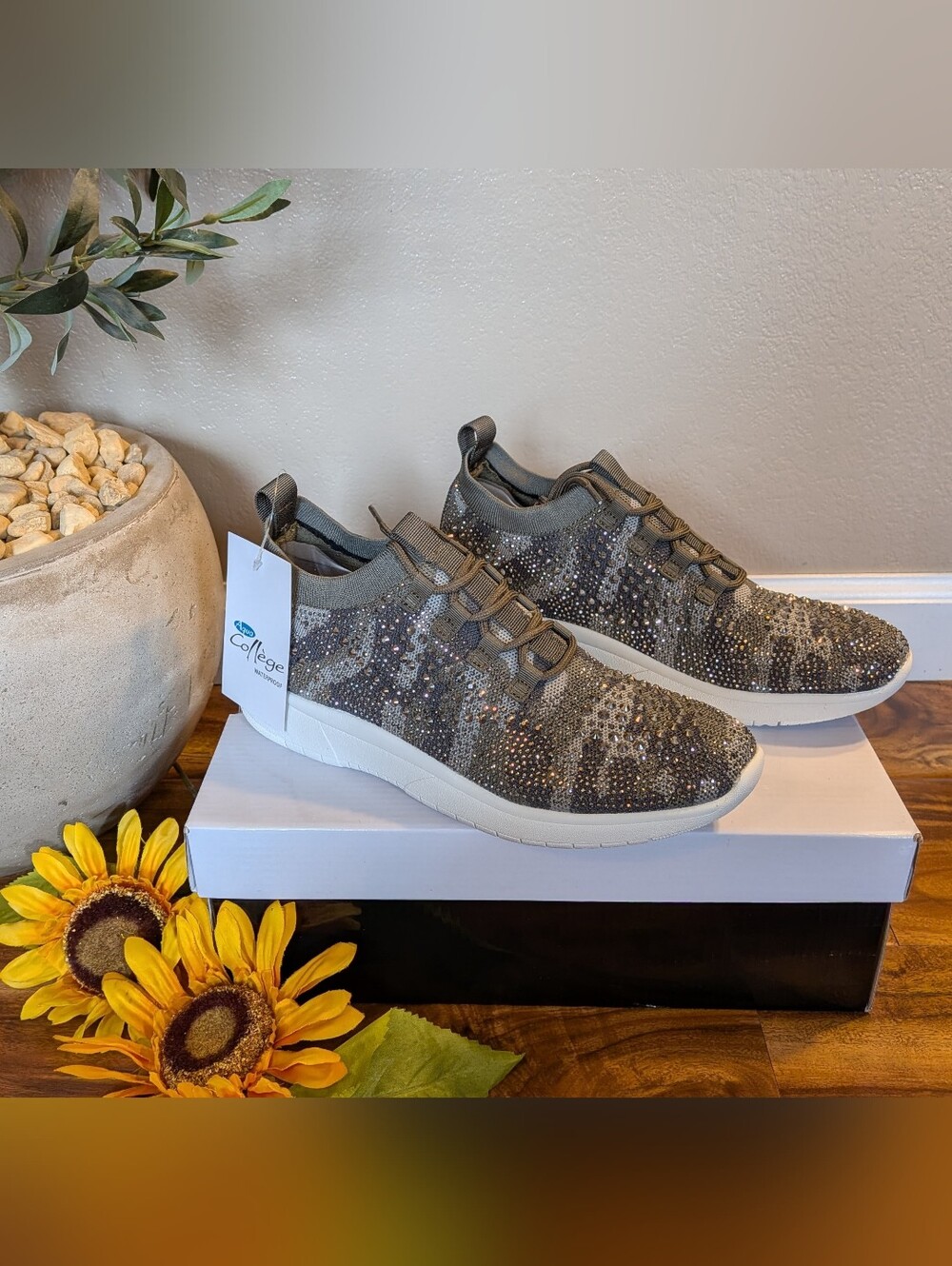 NWT! Aqua College Kali Sneakers - camouflage pattern with rhinestone Sz 8M